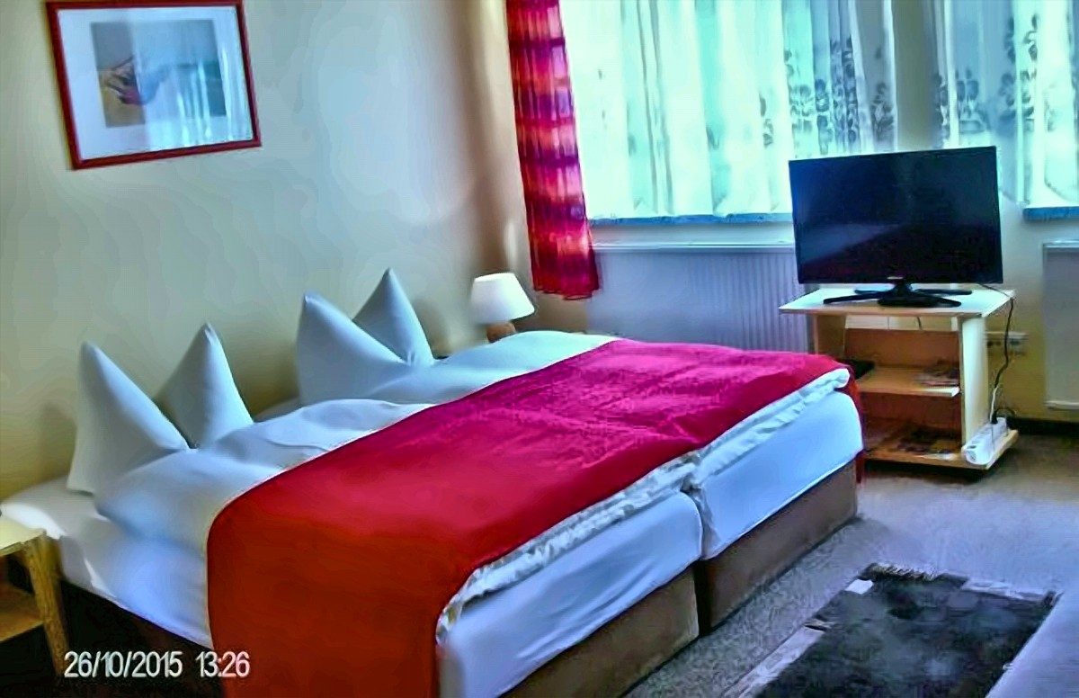 Zimmer 2 Dreibett-Zimmer, Ansicht 1